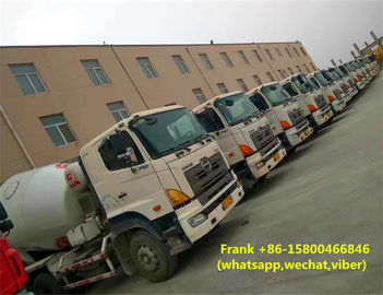 Chine Hino économiseur d'énergie 700 a utilisé des camions de mélangeur concret aucune fuite d'huile avec la nouvelle batterie fournisseur