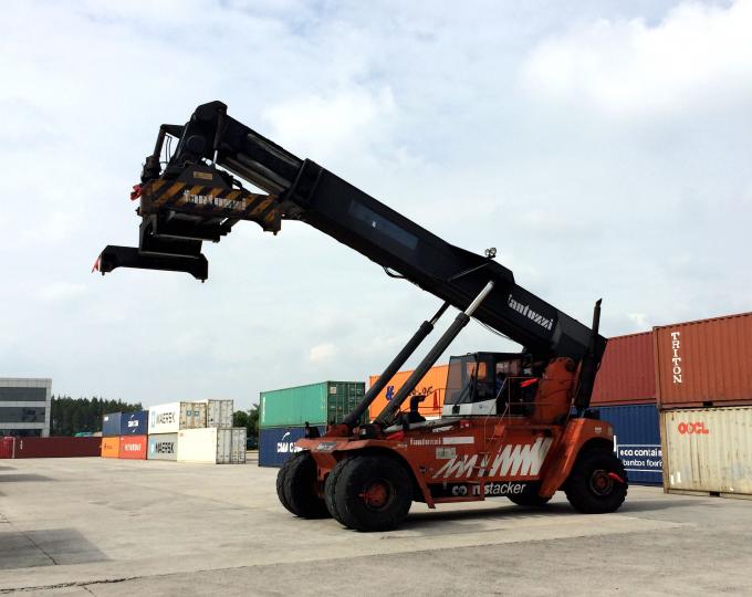 Manipulateur de conteneur utilisé par Kalmar de moteur diesel 45000 kilogrammes de capacité de levage